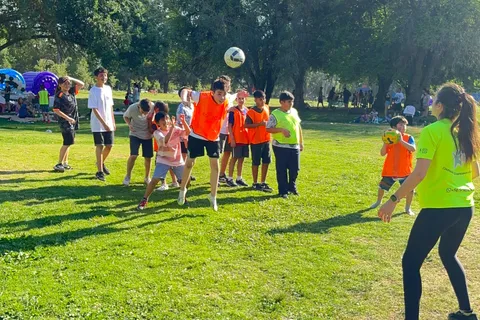 Actividad de FútbolKids en un cumpleaños infantil