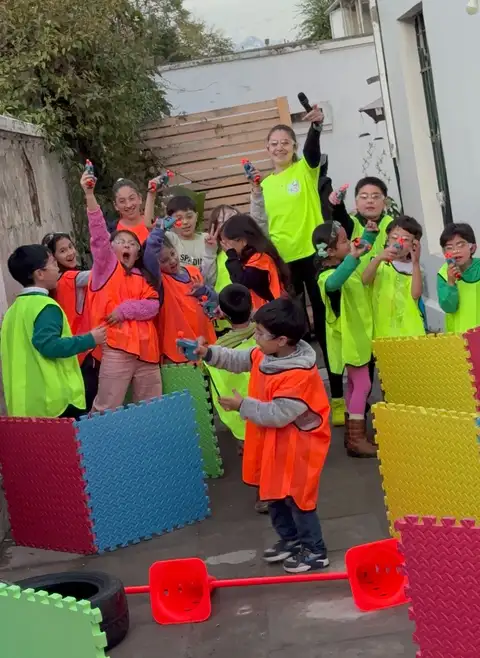 Foto 10 de una celebración animada por Always Kids